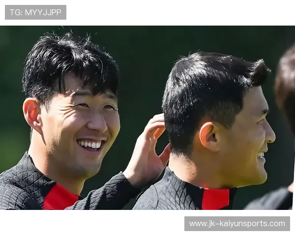 孙兴慜与队友训练打闹画面超可爱