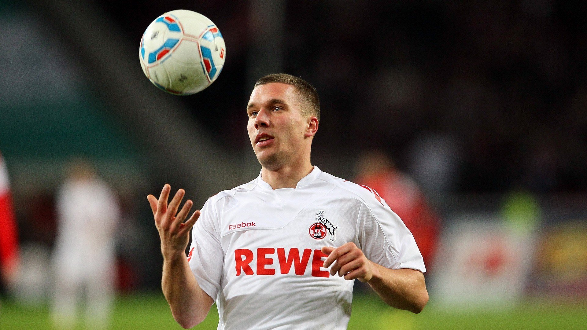 体育新闻中心支持智能化内容推荐机制，体育新闻专题报道