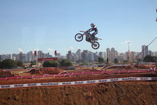 户外运动的“趣味挑战”：酷炫瞬间酷炫全场！